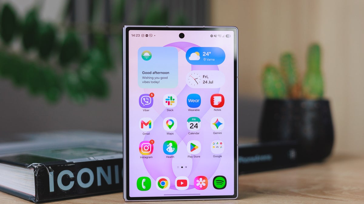 Galaxy Z Fold 8 დასაკეცი სმარტფონის მოსახერხებელი და დახვეწილი ერგონომიკა