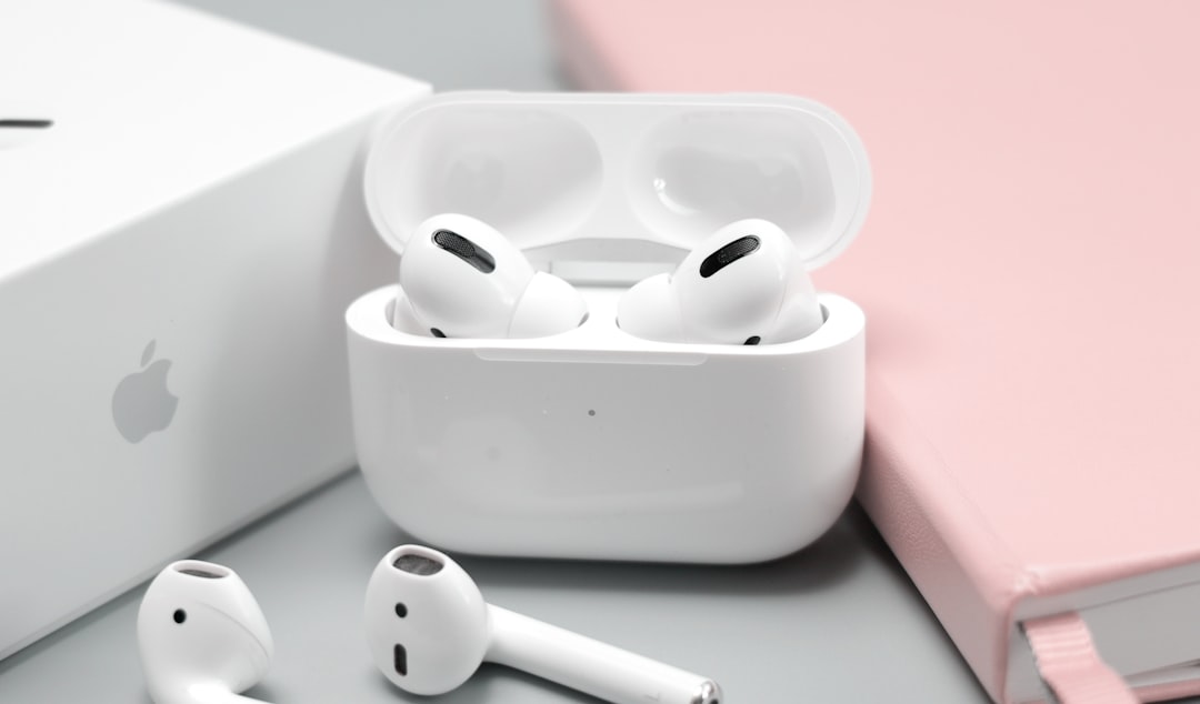 Apple AirPods 5-ის უსადენო ყურსასმენები ხმაურის ჩახშობის ფუნქციით