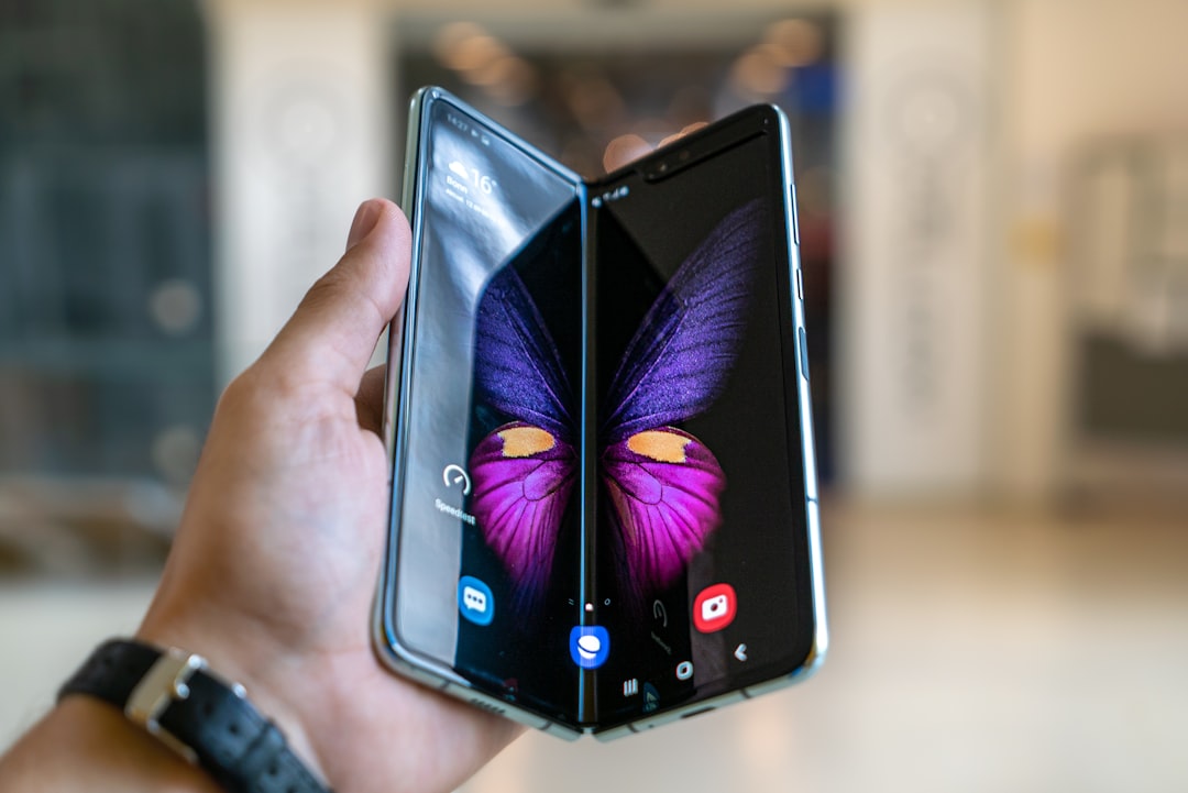 Samsung-ის ულტრათხელი და მსუბუქი დასაკეცი სმარტფონი Galaxy Z Fold8
